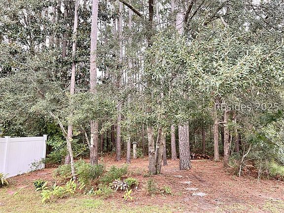 2nd image of 14 Spruce Ct