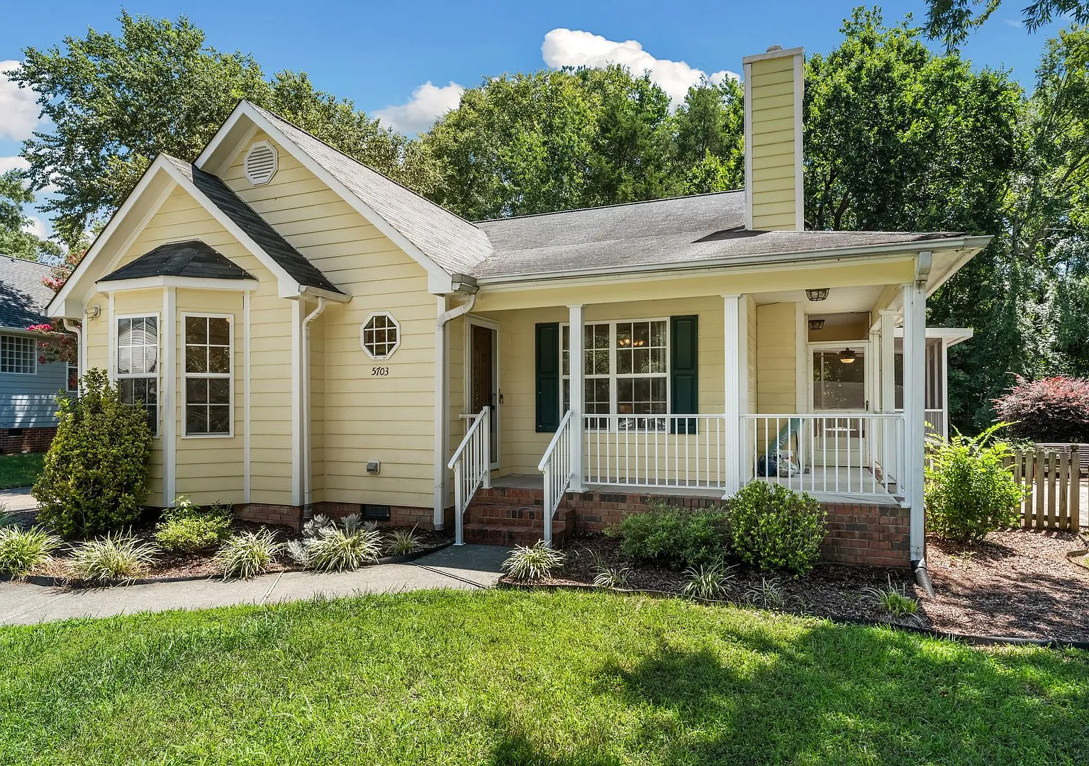 Newly renovated 3 bedroom with fenced yard and screened porch! — Photo 1
