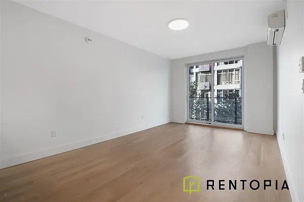 Living room, photo 2