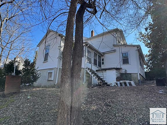 4th image of 456 Church St