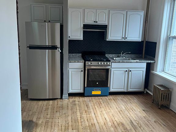 3rd image of 214 E 16th St #3