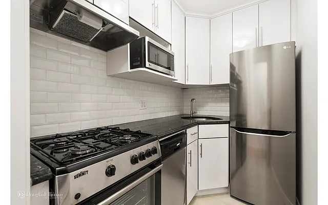 Rented by Douglas Elliman | media 8