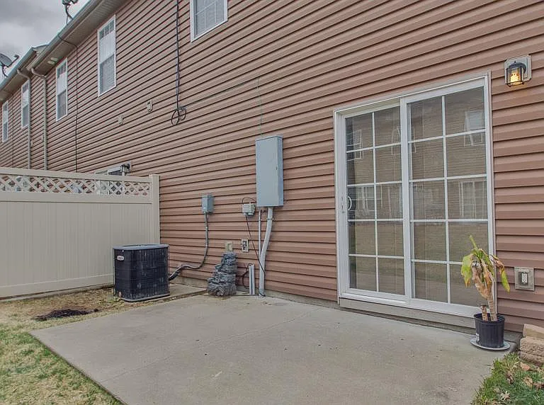 1058 Ashmore Dr — Photo 25