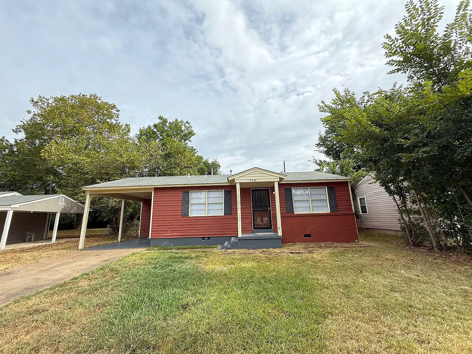 900 Leacrest Ave — Photo 1