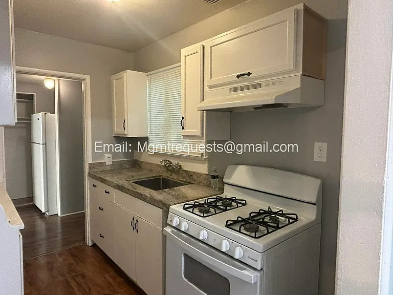 320 E 11th St #1/2 — Photo 9
