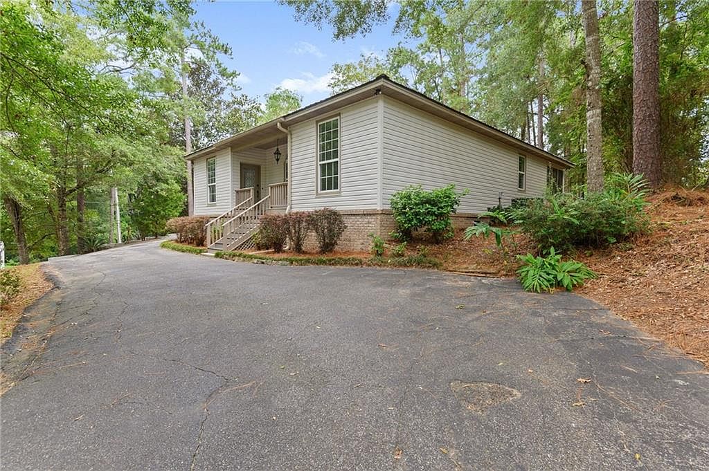 100 Worchester Dr — Lake Forest Yacht & Country Club