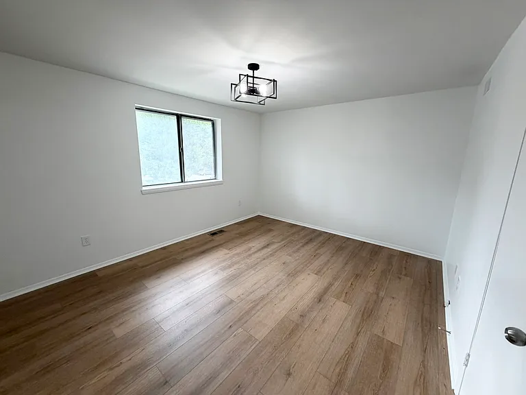 7038 Knighthood Ln — Photo 15