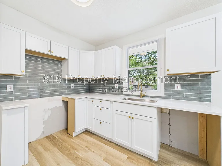 11230 Corrington Ave — Photo 9