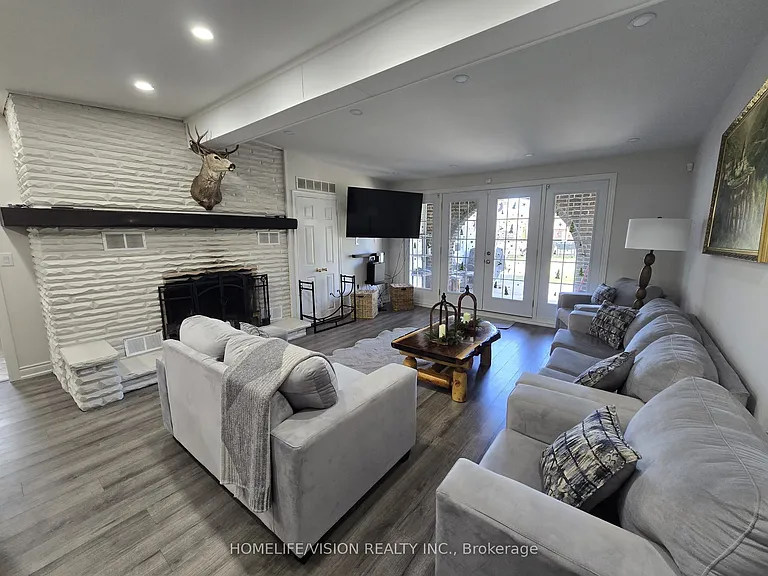 2082 River Rd W — Photo 4