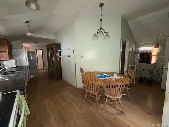 5th image of 125 Wood Road
