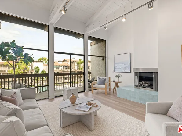 9323 Marina Pacifica Dr N, Long Beach, CA 90803