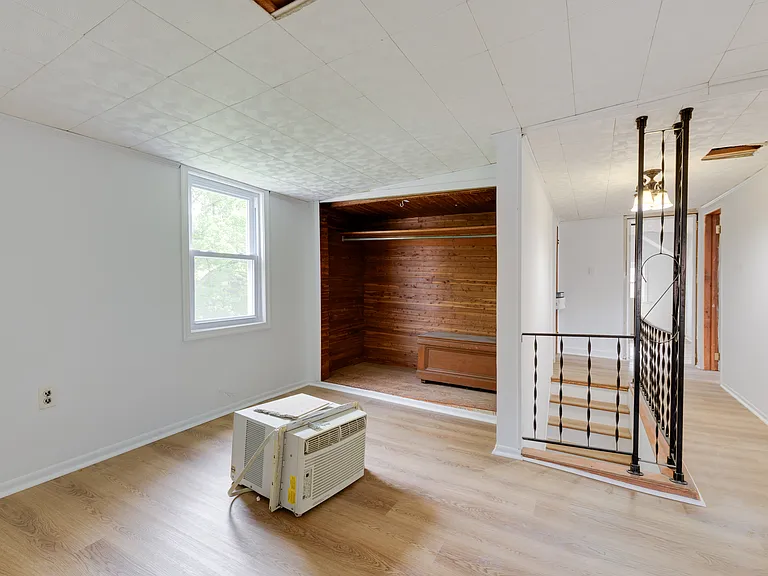 429 Manor Ave — Photo 20