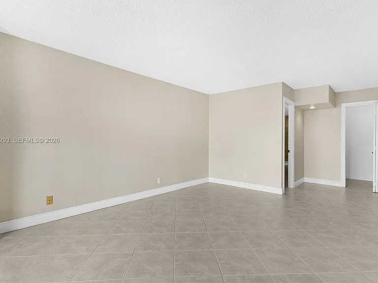 200 Leslie Dr #902 — Photo 14