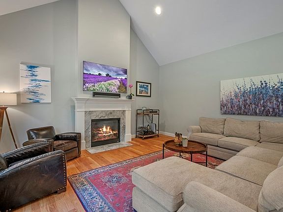 3rd image of 639 Essex St