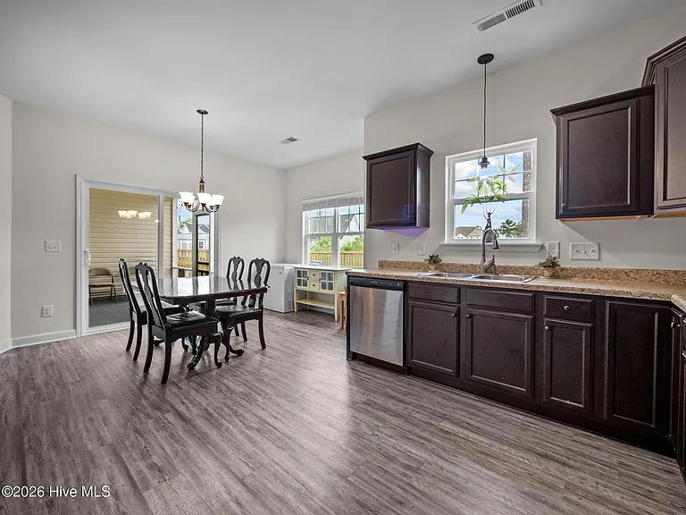 251 Breakwater Dr — Photo 23