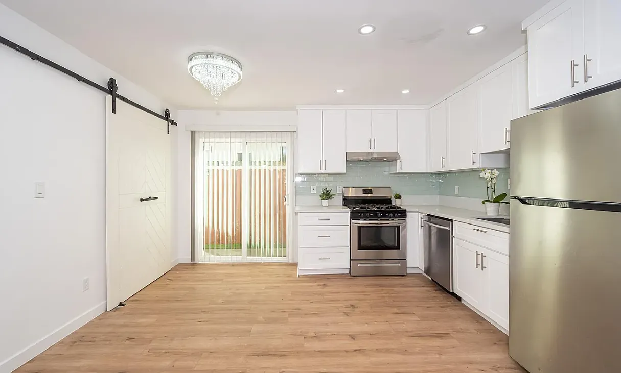 2 bed, 1000 sqft, $2,750 — Photo 3