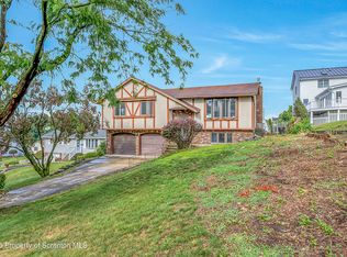 809 Grace Ln, Moosic, PA 18507