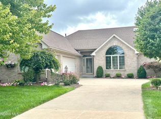6957 Secluded Pines Dr, Maumee, OH 43537