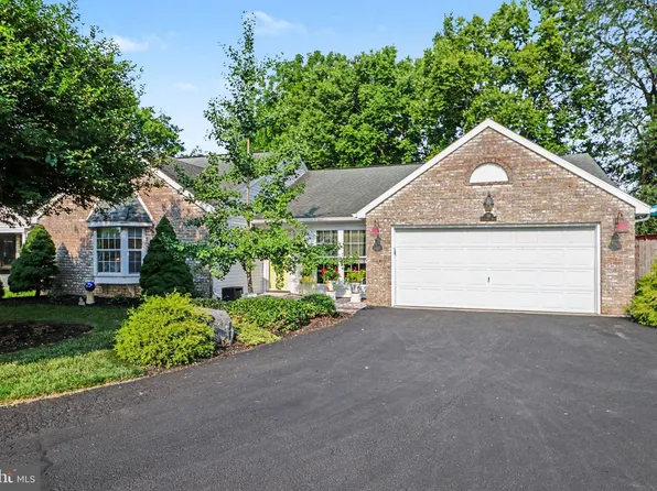 39 Greenspring Dr, Mechanicsburg, PA 17050