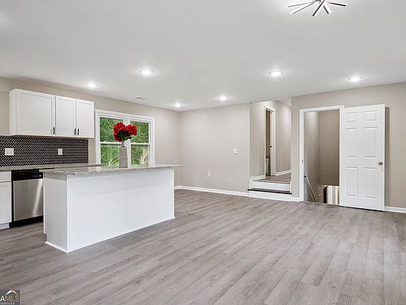 5th image of 3583 Steinhauer Rd NE