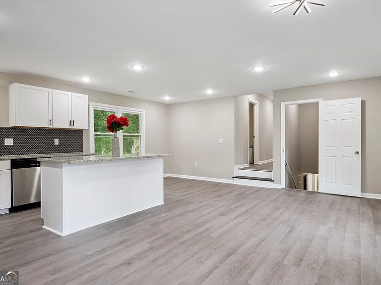 3583 Steinhauer Rd NE — Photo 5