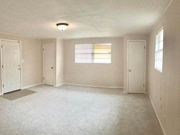 5th image of 3227 Honeywood Dr