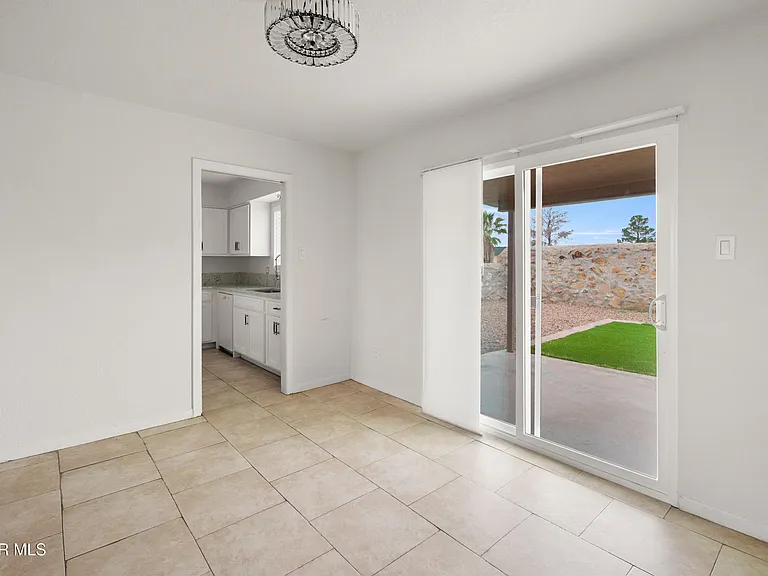 7139 Orizaba Ave — Photo 5