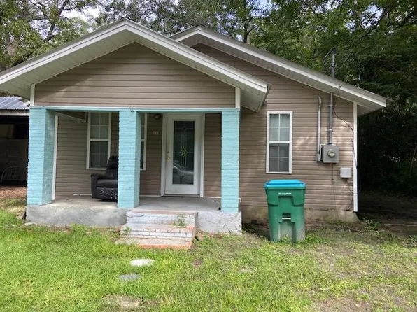 1307 8th St, Florala, AL 36442