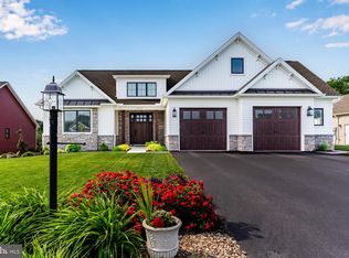 1011 Stonehill Ln, Carlisle, PA 17015