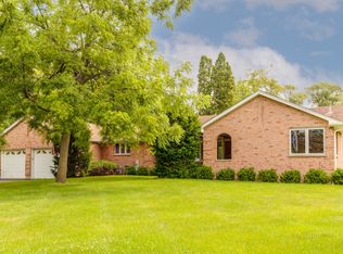 1350 Benson Ln, Libertyville, IL 60048