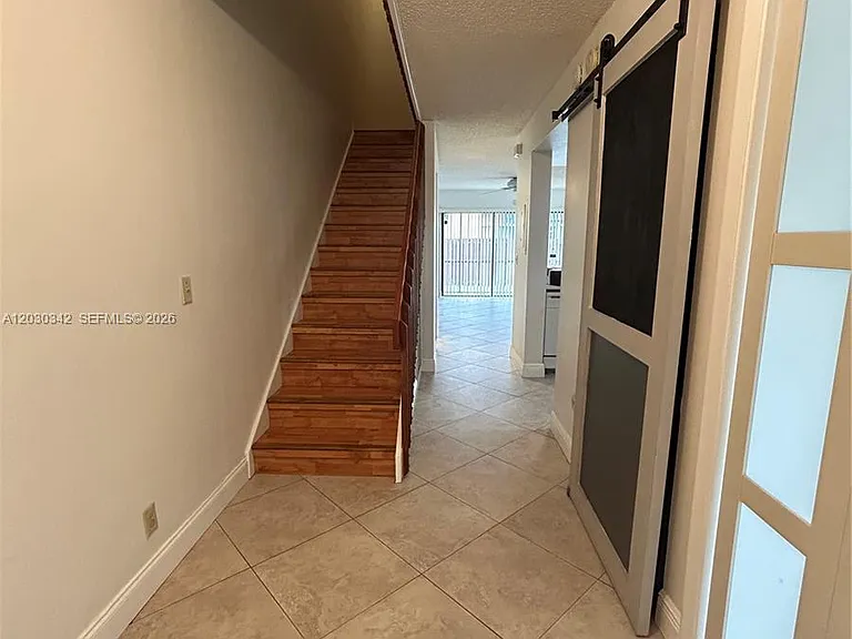 4401 SW 70th Ter — Photo 3