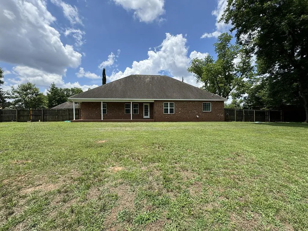 204 Mahan Dr — Photo 2