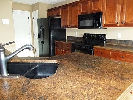 5th image of 325 Sydney Way