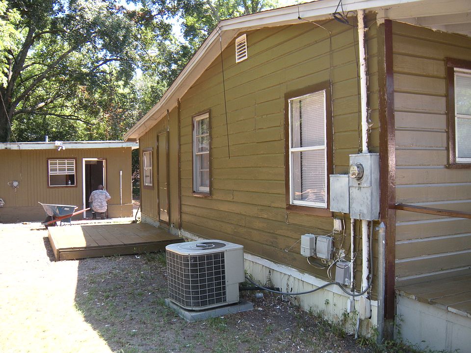 2nd image of 2200 E 8th Ct