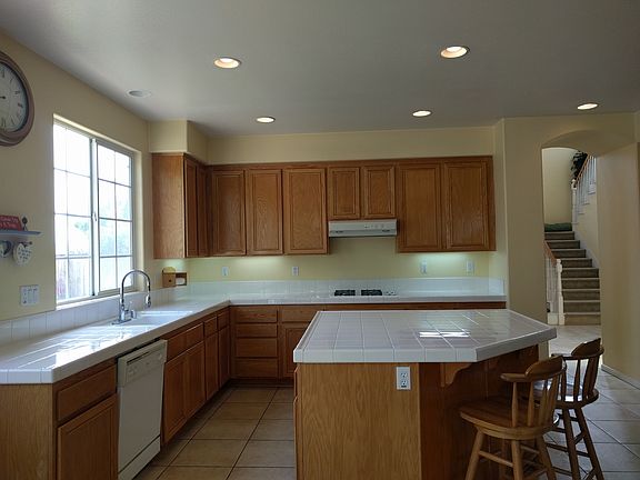 kitchen - lots of cabinets