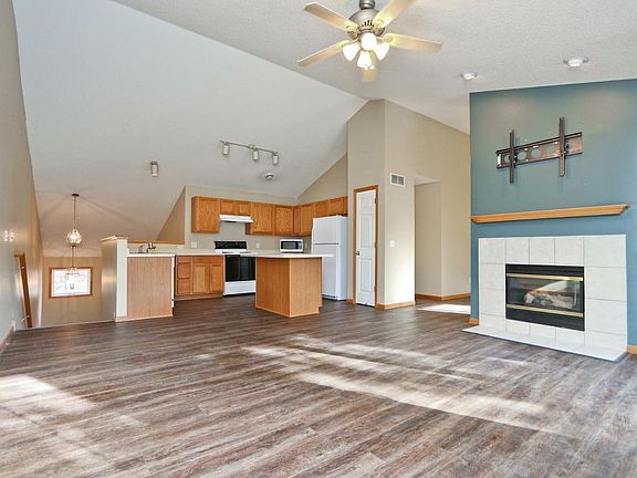 4th image of 210 Heritage Ln