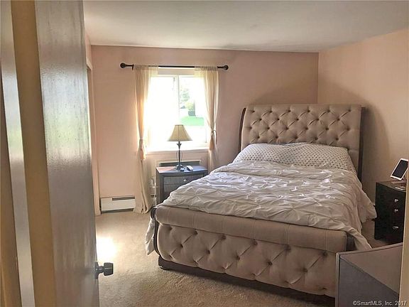 5th image of 31 Carillon Dr APT D