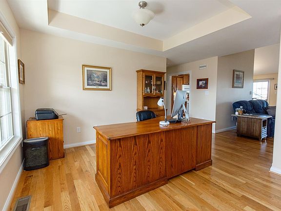 4th image of 305 Bennett Dr
