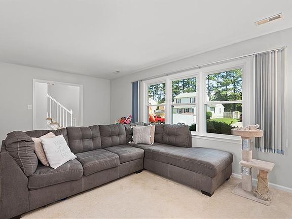 4th image of 114 Terri Beth Pl