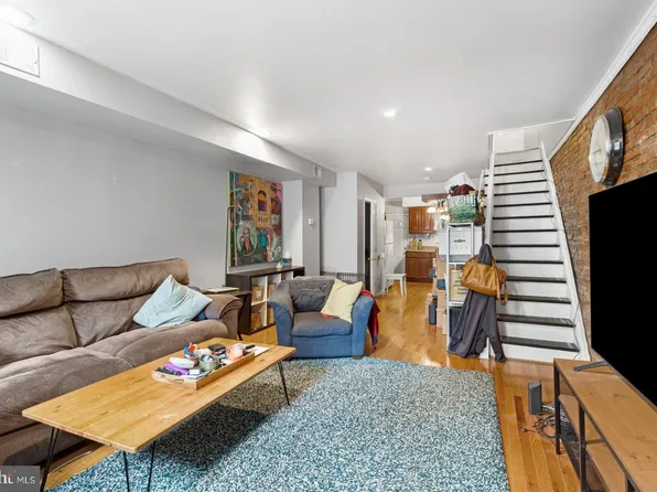 633 Hoffman St, Philadelphia, PA 19148