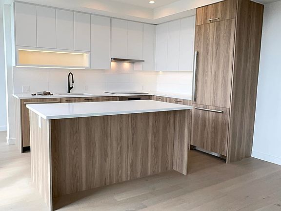 3rd image of 8398 Oak St #604