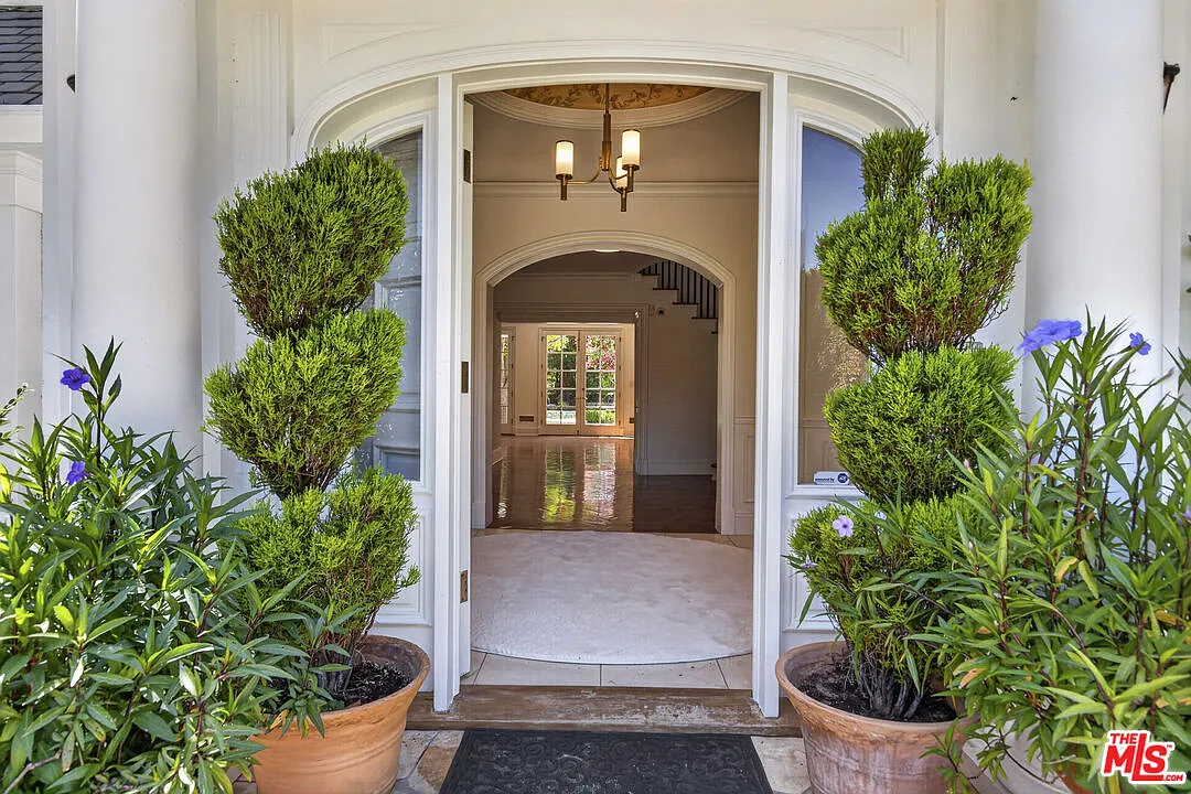 6 bed, 6.5 bath, 7709 sqft, $52,000 — Photo 3