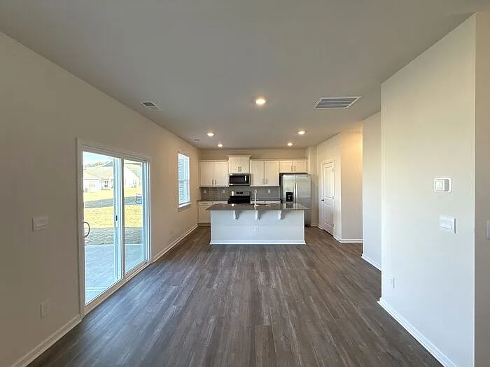4 bed, 2.5 bath, 1991 sqft, $1,950 — Photo 3
