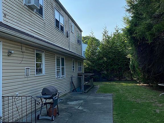 3rd image of 9 Caroline Ct