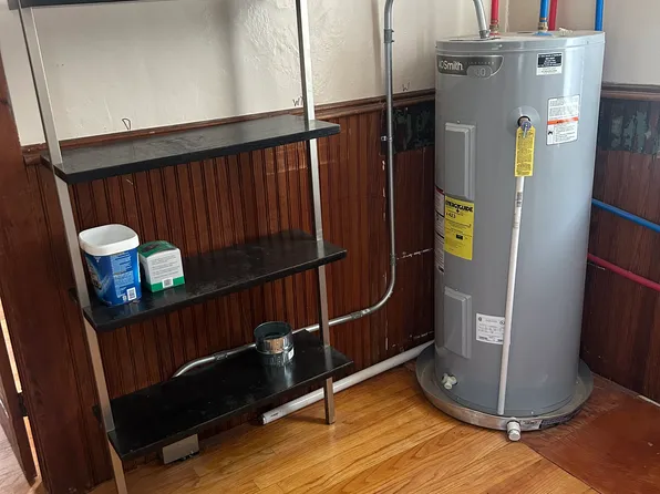 10381 Bailey Dr NE, Lowell, MI 49331