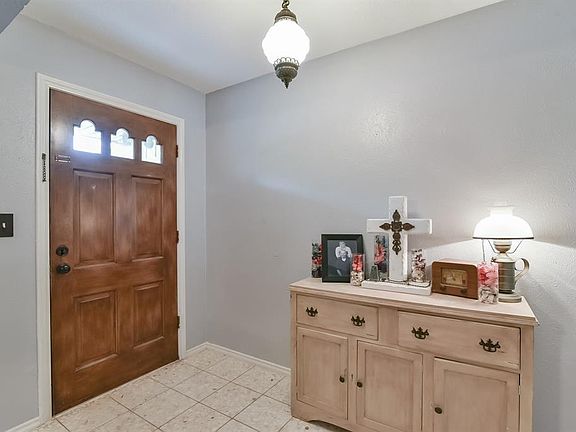 2nd image of 703 Rosewood Pl