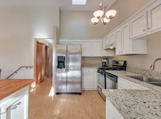 753 Buckingwood Ct, Chanhassen, MN 55317