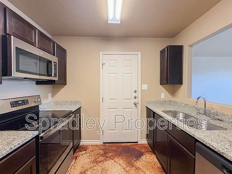 3 bed, 2.0 bath, 1293 sqft, $1,395 — Photo 4