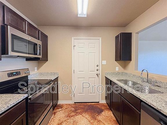 4th image of 1008B Llano Ct