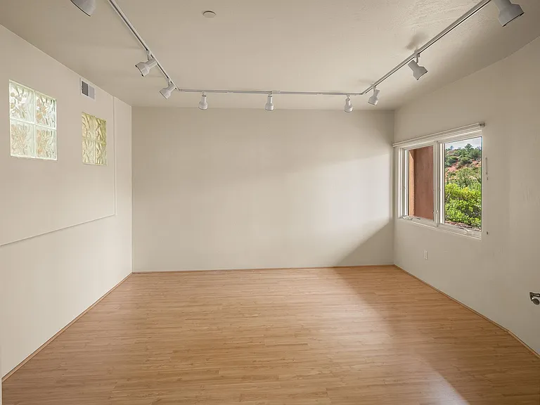 227 Les Springs Dr — Photo 46